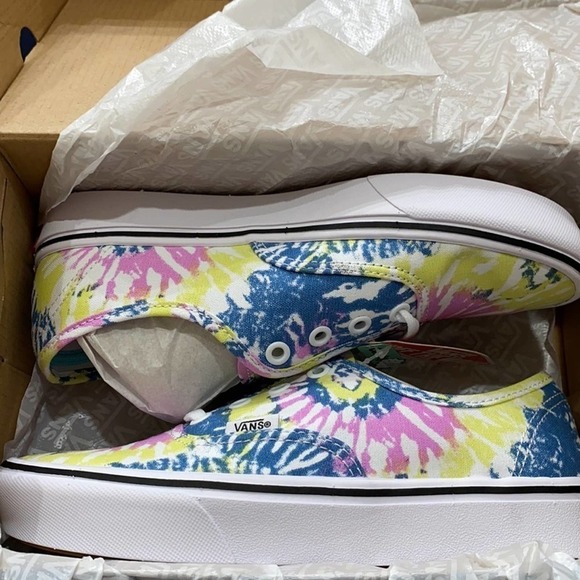 Vans ComfyCush  Tie Dye Sneaker - Picture 5 of 11